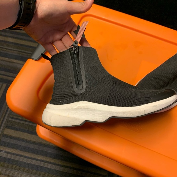 Shoes - Picture 3 of 7